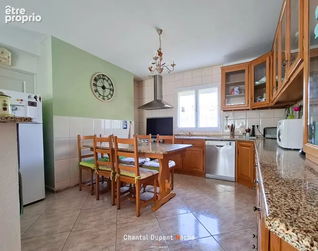 CHAMPHOL - Jolie maison traditionnelle, 4 chambres, vie de plain-pied, garage et jardin - photo 6