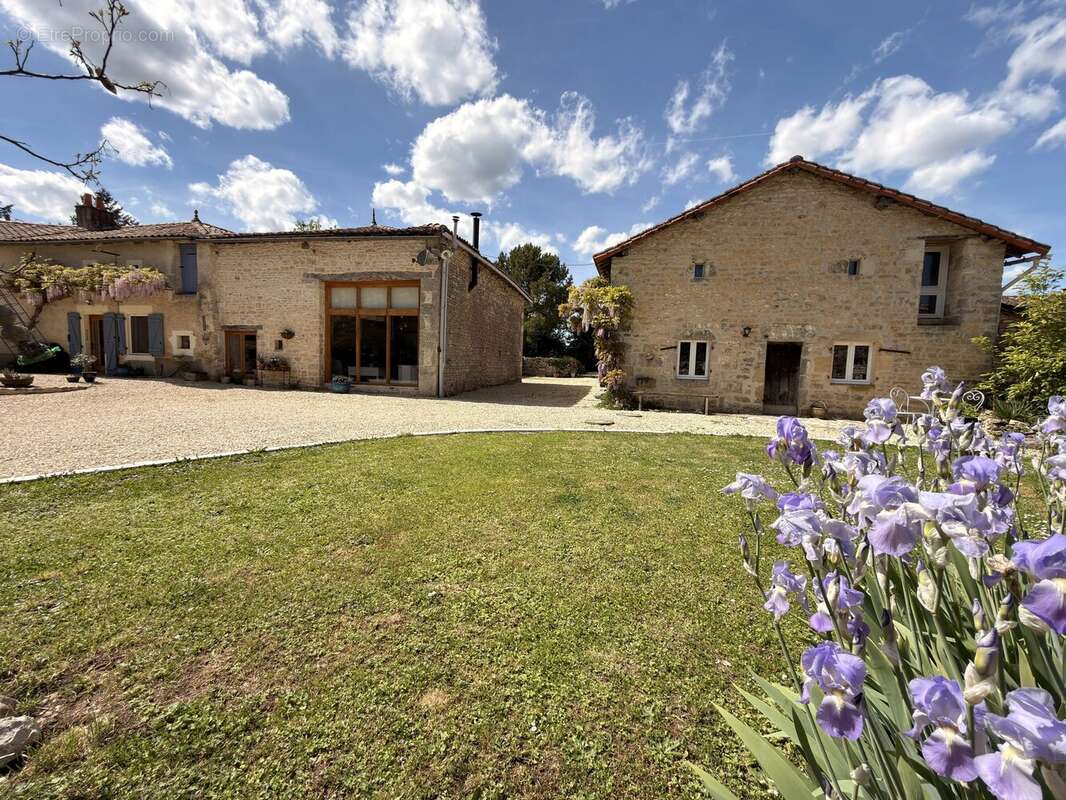 Maison à LIMALONGES