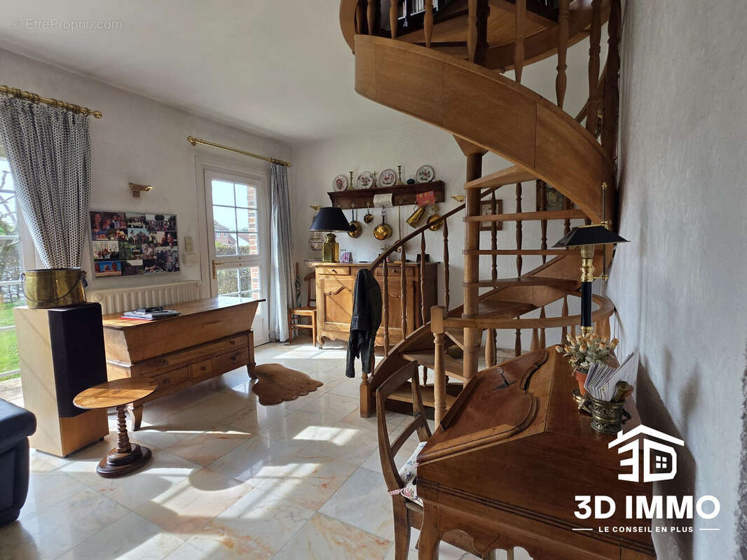 Maison à AVESNES-SUR-HELPE