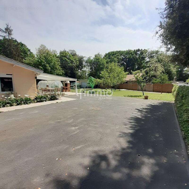 Maison à VENDAYS-MONTALIVET