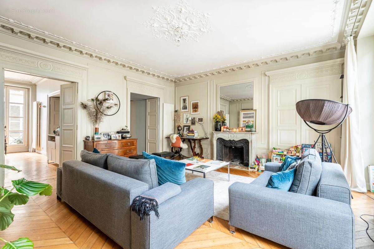 Appartement à PARIS-10E