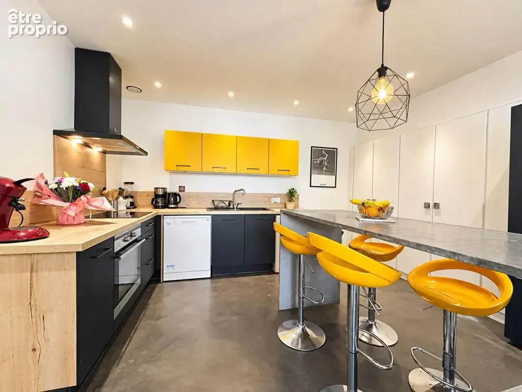 Immeuble Saint Sebastien Sur Loire : Commerce + 2 studios + colocation T4 - photo 3
