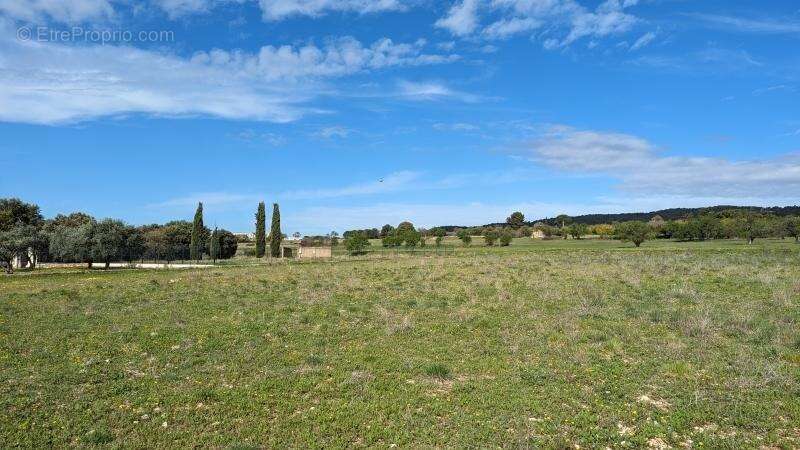 Terrain à PERTUIS