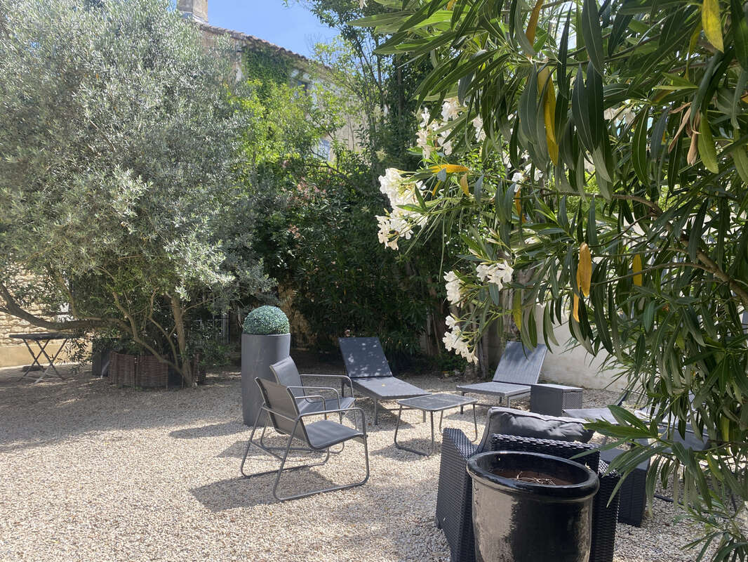 Caderousse, 5mn de l'échangeur A7/A9 d'Orange, 30mn de la gare TGV d'Avignon, Mas avec piscine sur parcelle de - photo 26