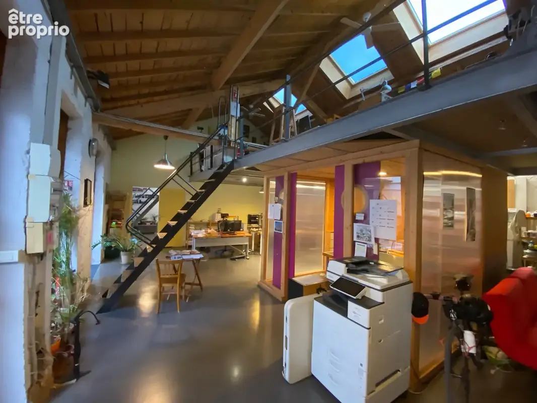 EXCLUSIVITÉ BRAVIS IMMOBILIER   GRENOBLE, rue Nicolas Chorier  Local atypique de 252 m2 sur cour privée   270 - photo 5