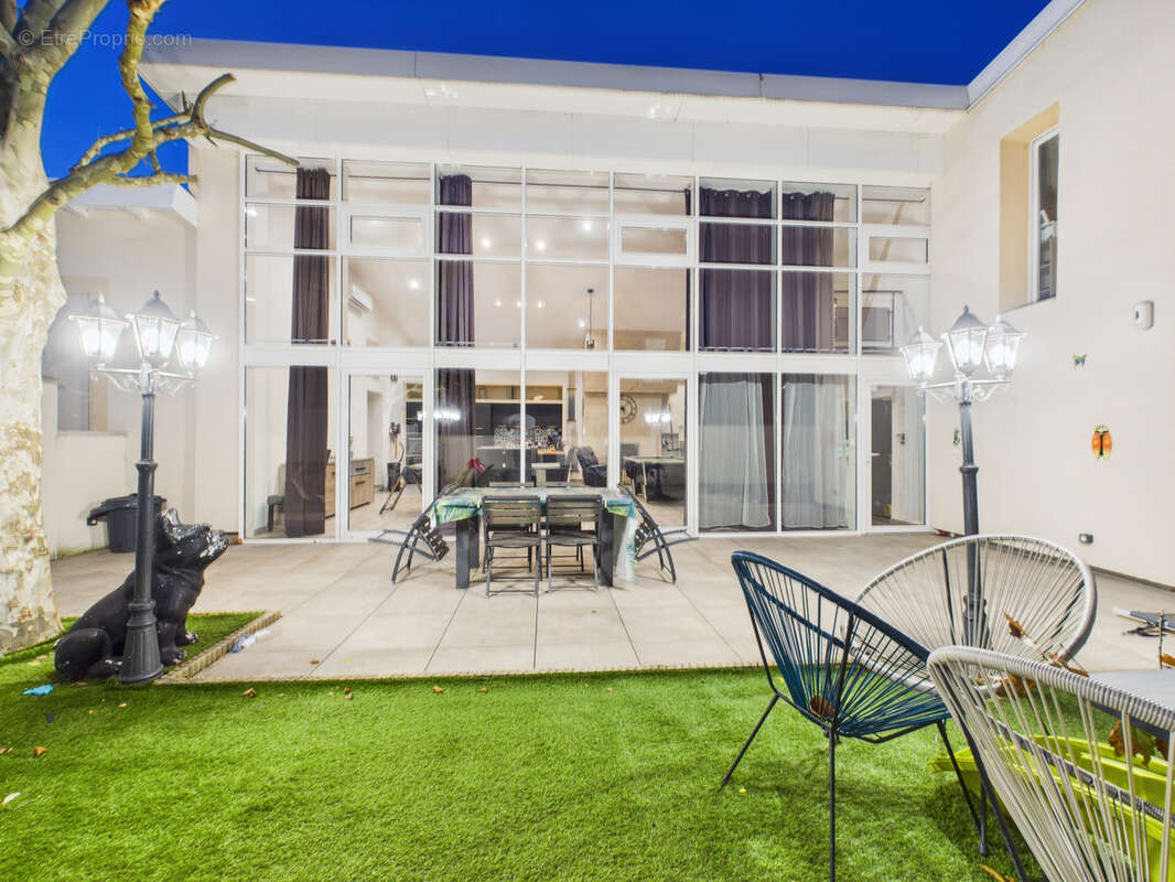 Maison à LE CHAMBON-FEUGEROLLES