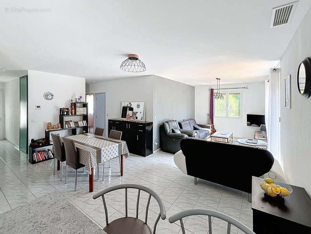 Maison à SAINT-LAURENT-DE-LA-SALANQUE