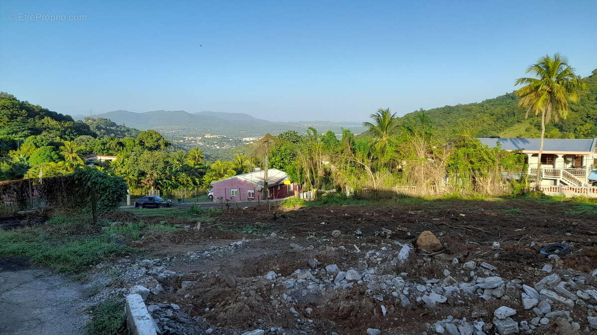 Terrain à RIVIERE-SALEE