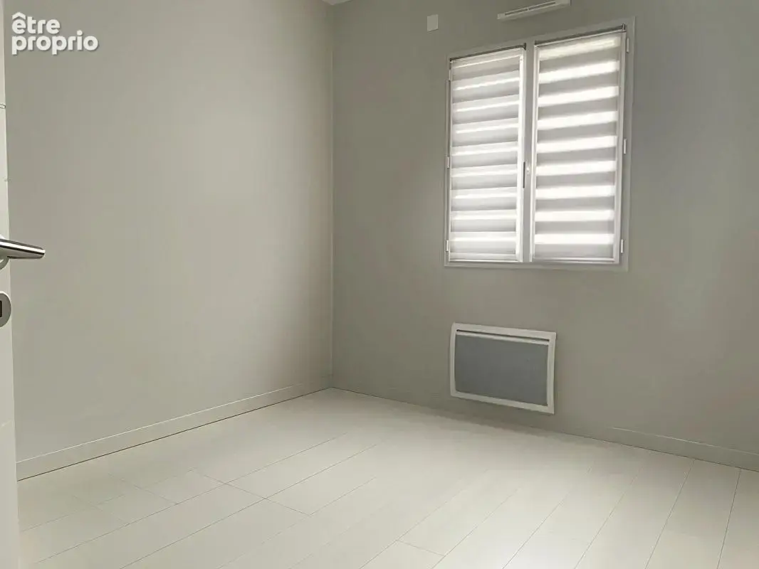 Maison de plain-pied - 2019 - 83 m² - 3 chambres - Jardin, piscine et garage - photo 9