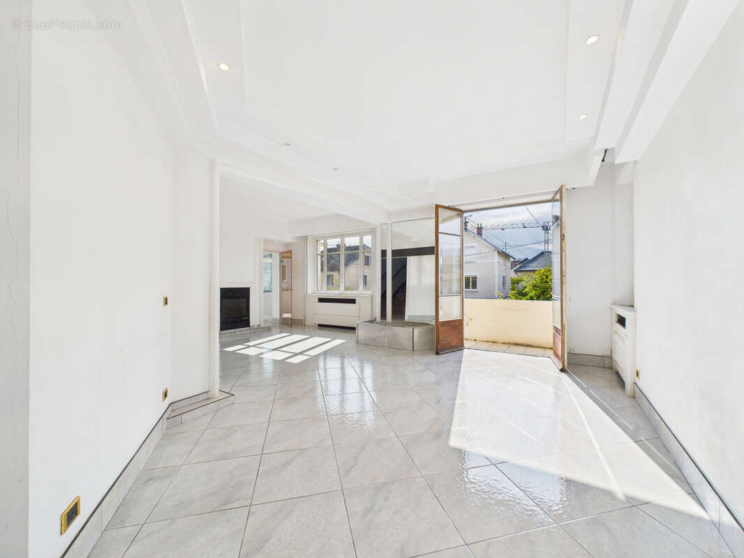Maison bourgeoise de charme - CHAMBERY - 135m2 - vue dégagée - proche centre ville - photo 4