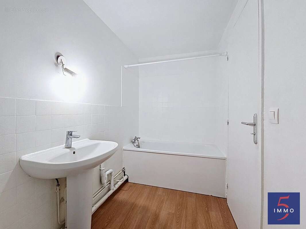 Quartier la varenne - beau studio 27 m² cave et parking ! - photo 4