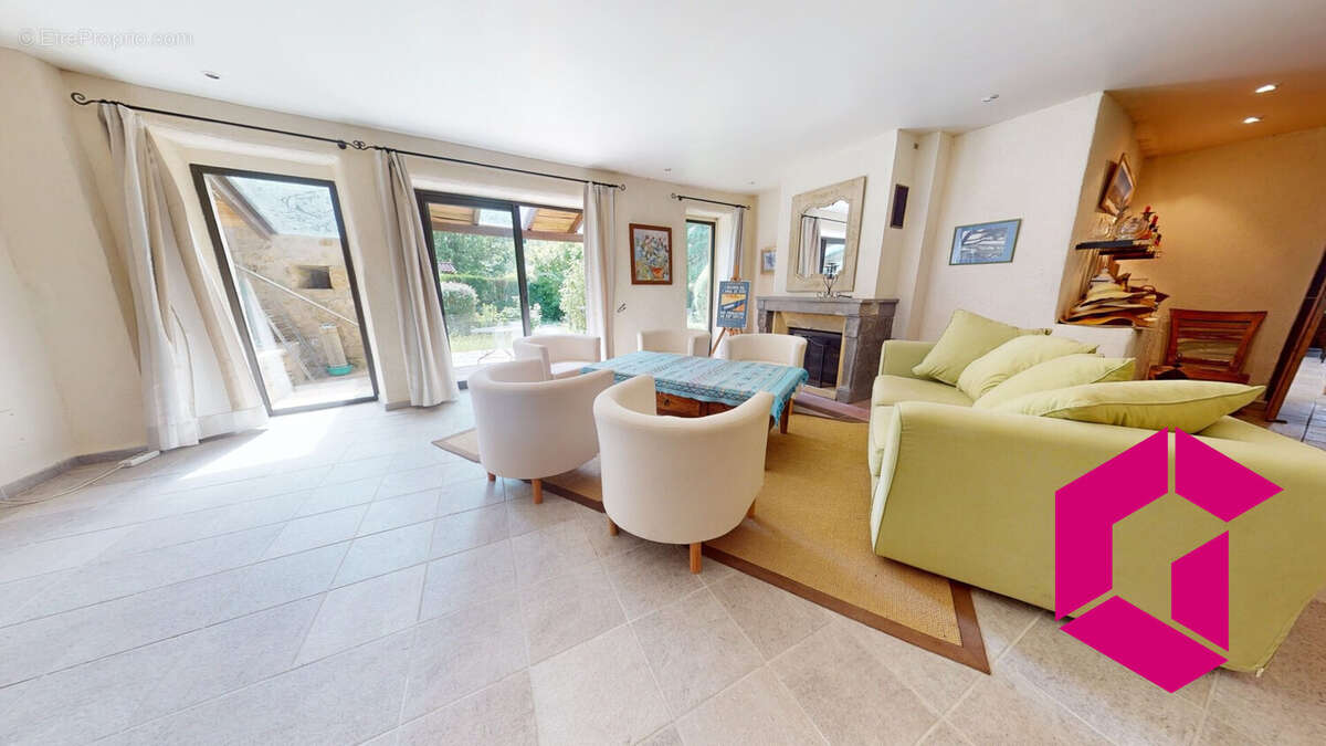 Maison à SAINT-ETIENNE-SUR-USSON