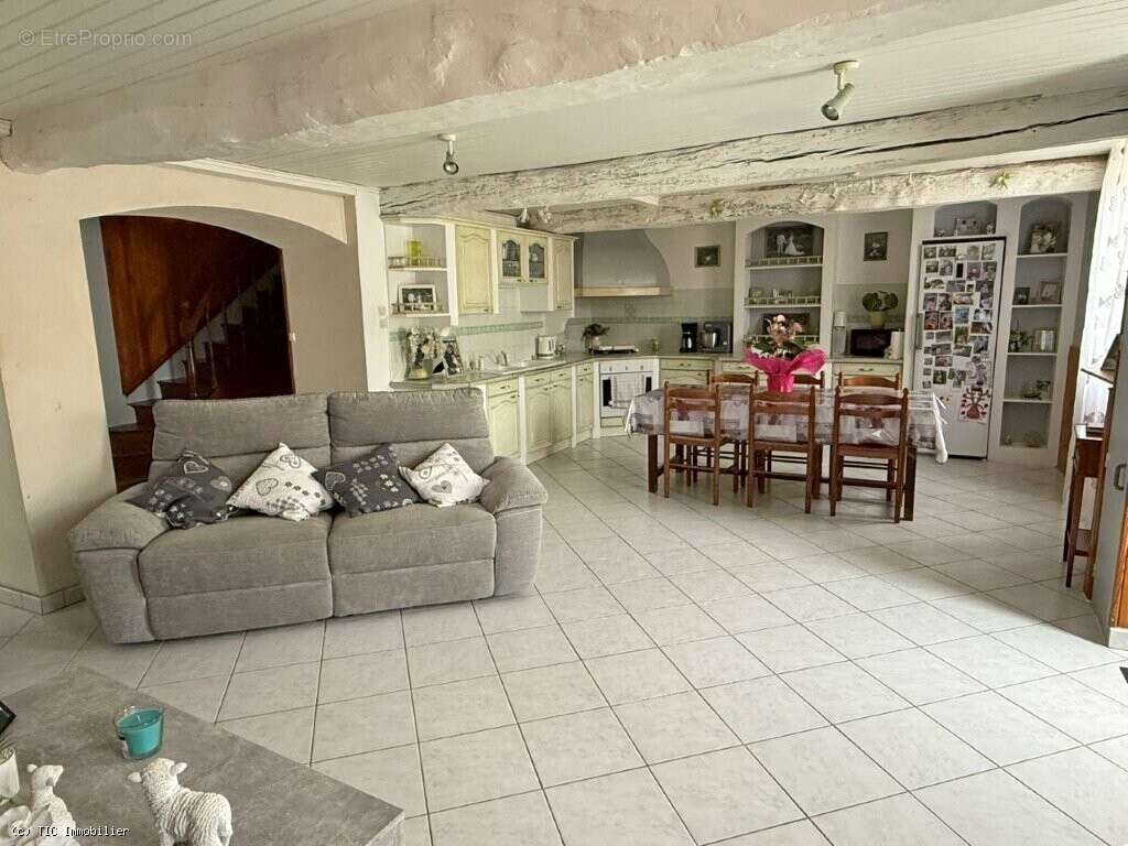 Villefagnan – Maison De 3 Chambres En Excellent Etat Avec Garage Double - photo 4