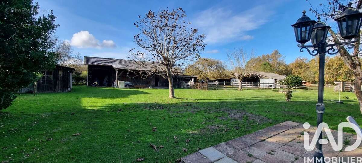 Photo 2 - Maison à SALLES