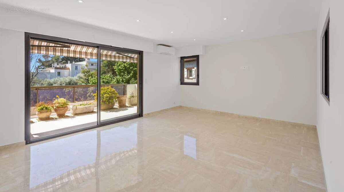 Appartement à LE CANNET