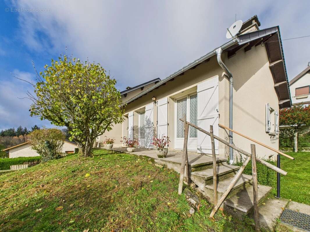 Maison à RIEUPEYROUX