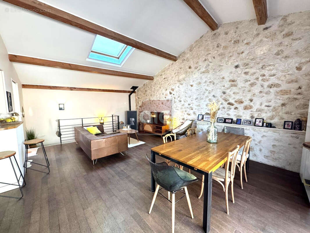 Maison à VAILHAUQUES