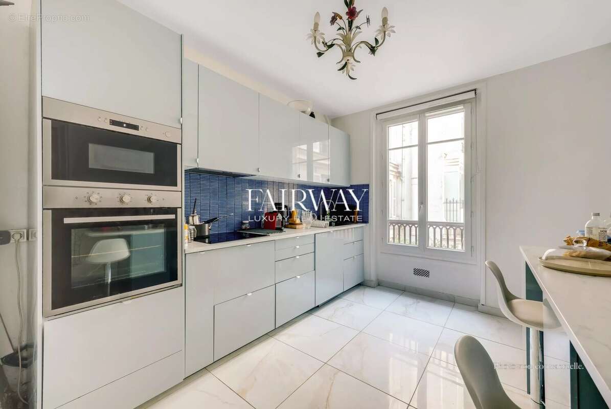 Appartement à PARIS-8E