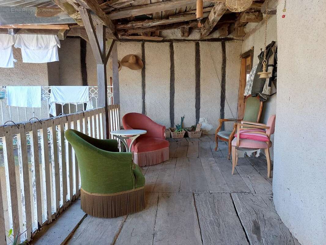 Maison à JOUQUEVIEL