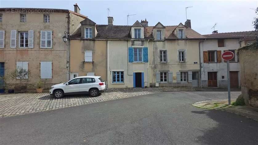 Appartement à MAGNAC-LAVAL