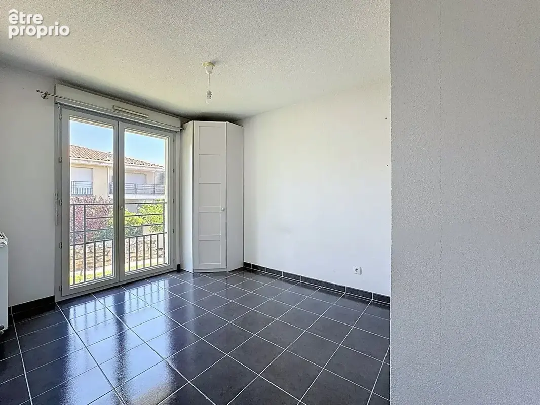 Appartement T3 lumineux avec terrasse et parking en sous-sol ? À proximité du centre-village - photo 6