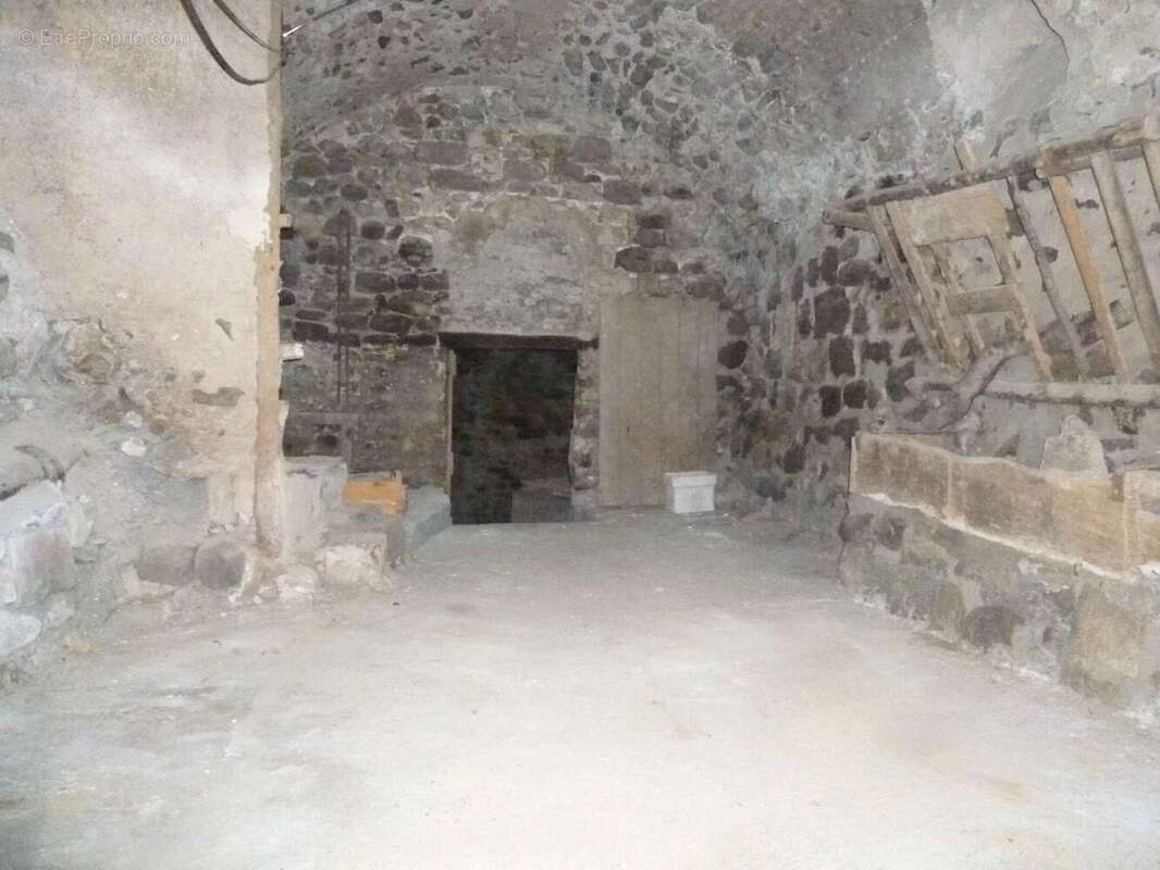 Appartement à PUGET-THENIERS