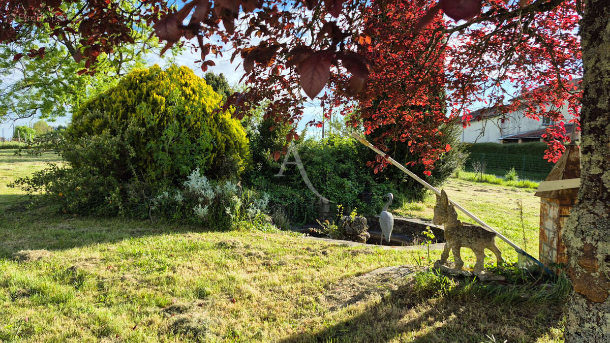 Maison à JARNAC-CHAMPAGNE