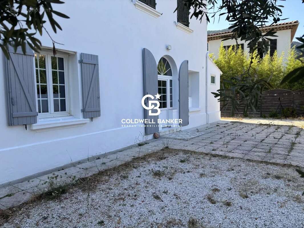 Appartement Rénové avec Grand Jardin Privatif et Piscinable - photo 7