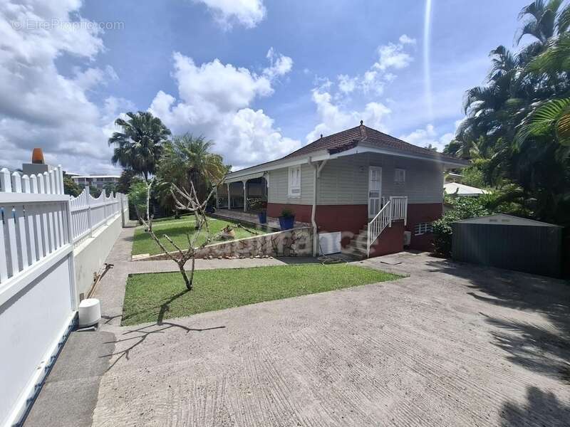 Maison à LES TROIS-ILETS