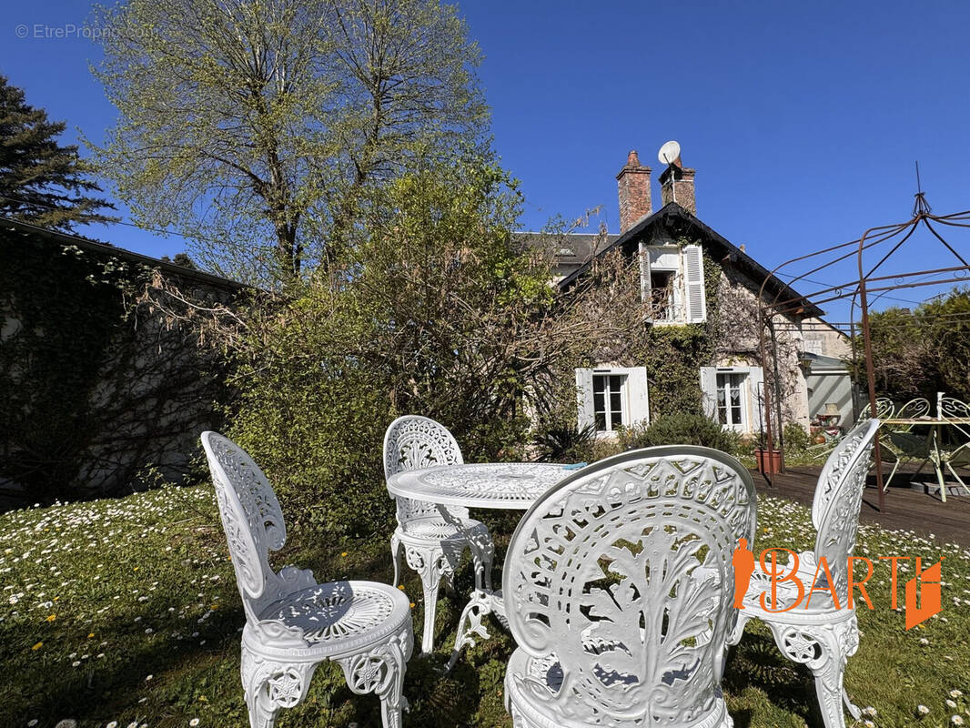 Maison à LA GUERCHE-SUR-L'AUBOIS