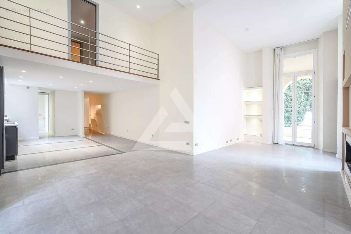 Appartement à ROQUEBRUNE-CAP-MARTIN