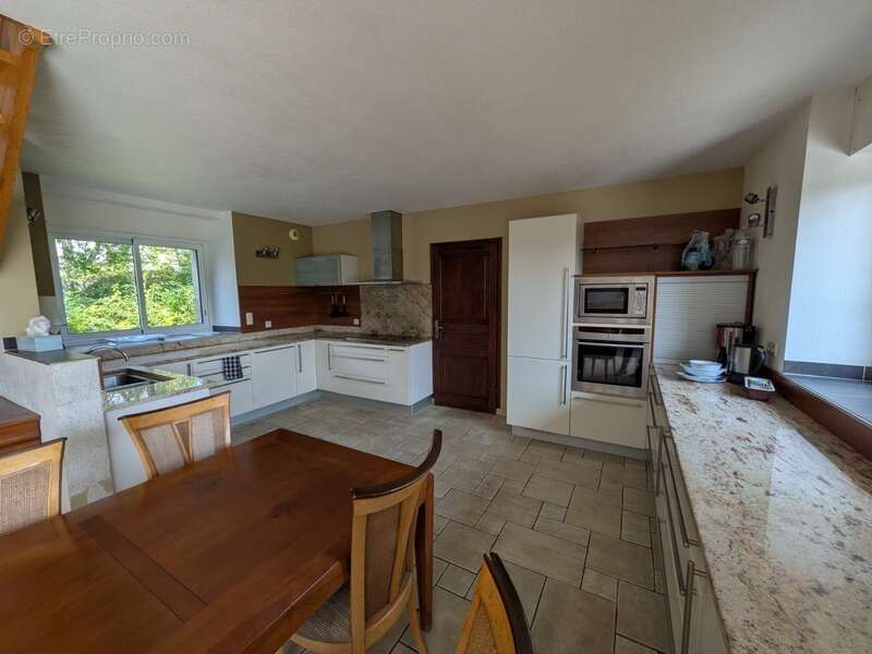 Saint caradec tregomel ensemble de 2 longeres de 230m² environ 11 pieces parcelle de 2800m² - photo 9