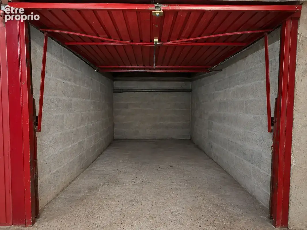 Photo Parking à Saint-Cloud au prix de 31 000€