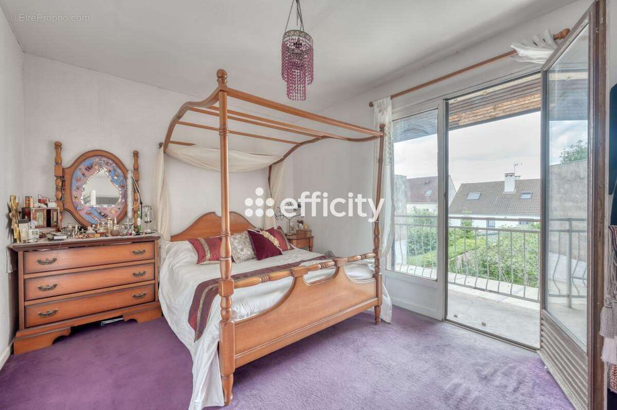 Maison à COMBS-LA-VILLE