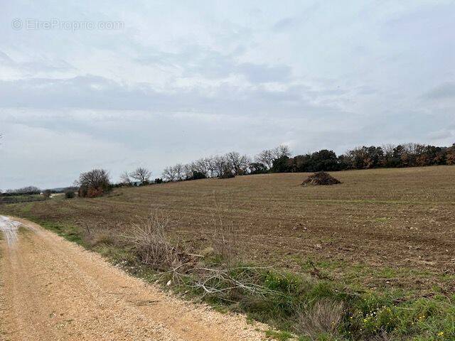 Terrain à SAINT-HILAIRE-D&#039;OZILHAN
