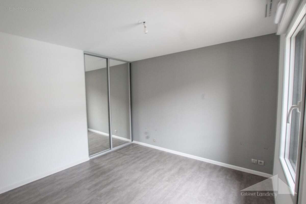 Appartement à PERON