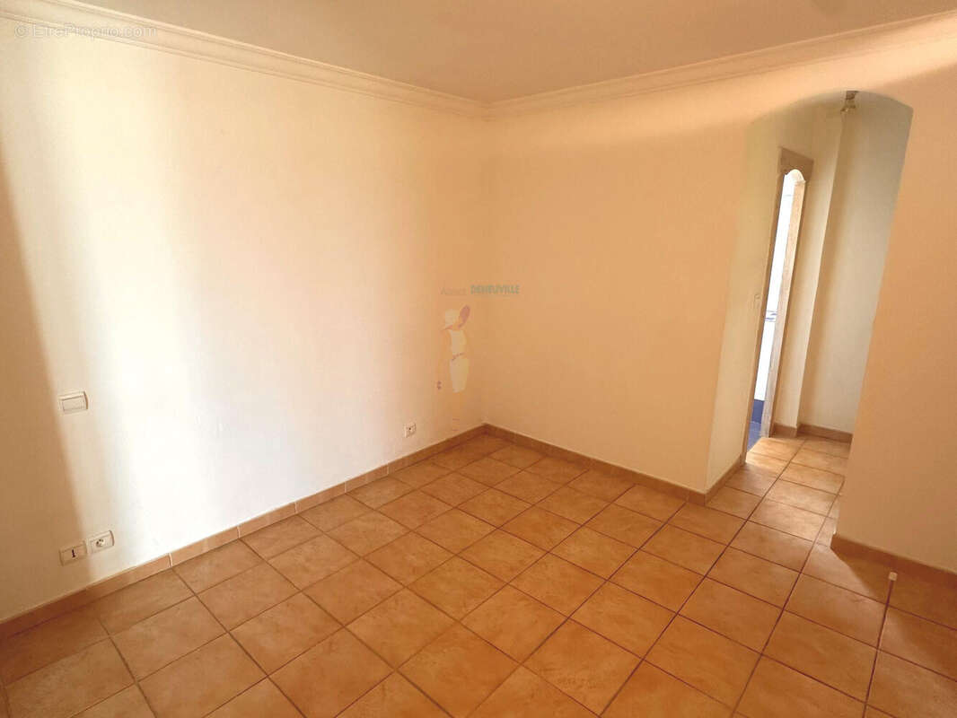 Maison à ROQUEBRUNE-SUR-ARGENS