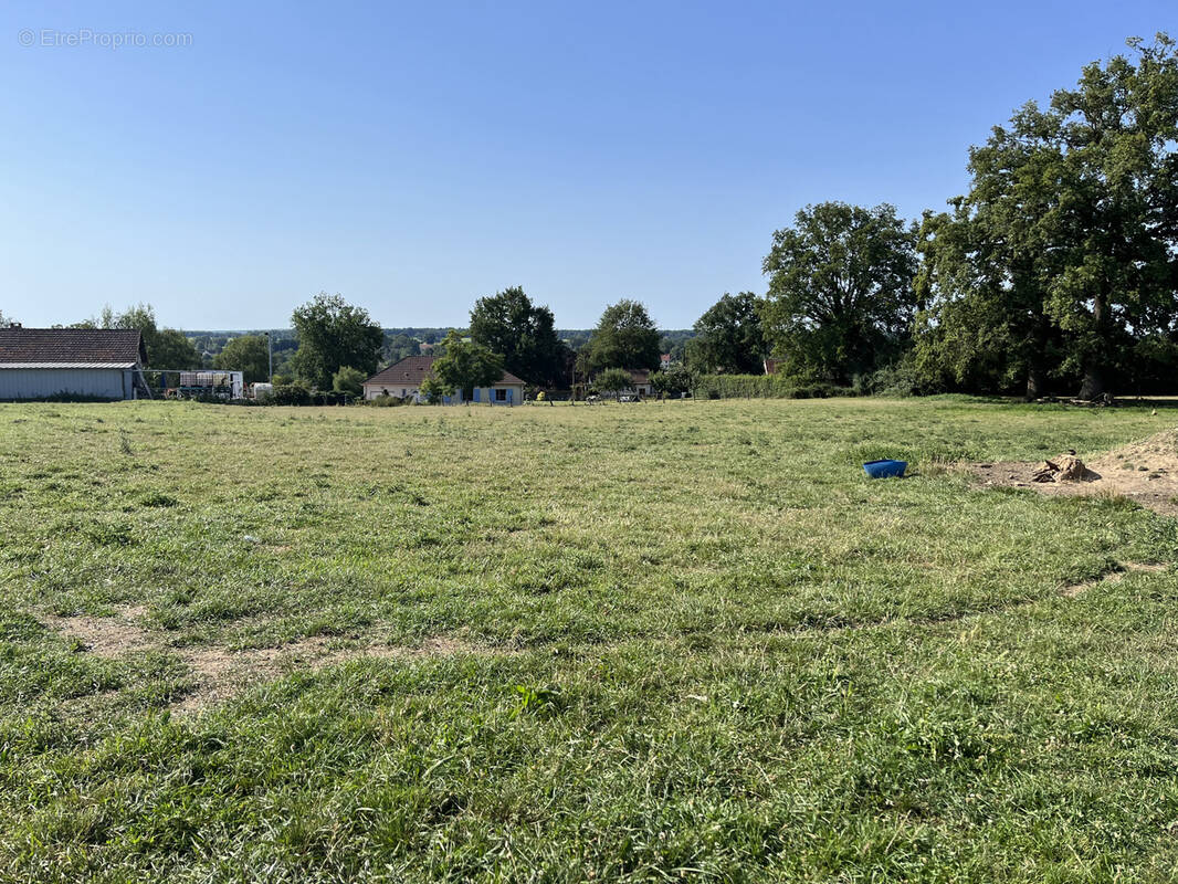 Terrain à BOURBON-L'ARCHAMBAULT