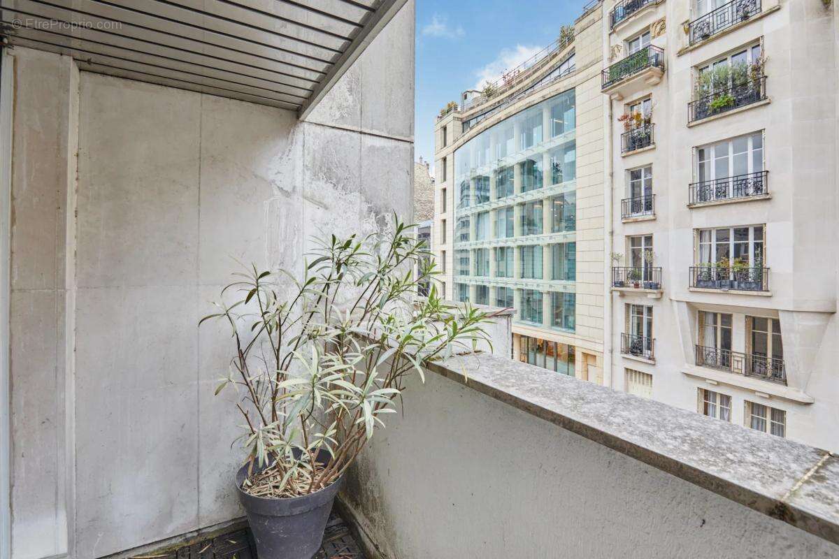 Appartement à PARIS-7E