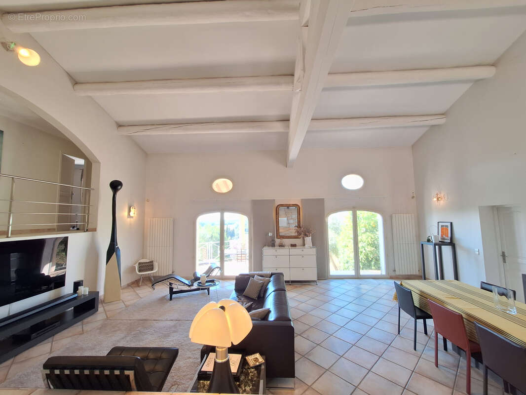 Maison à BELLEGARDE