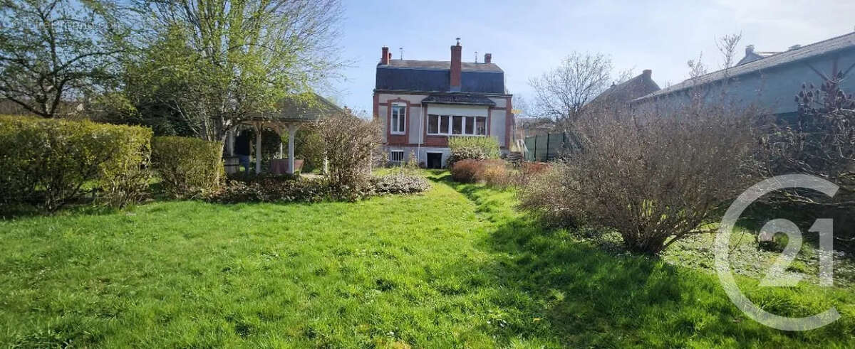 Maison à MONTREUILLON