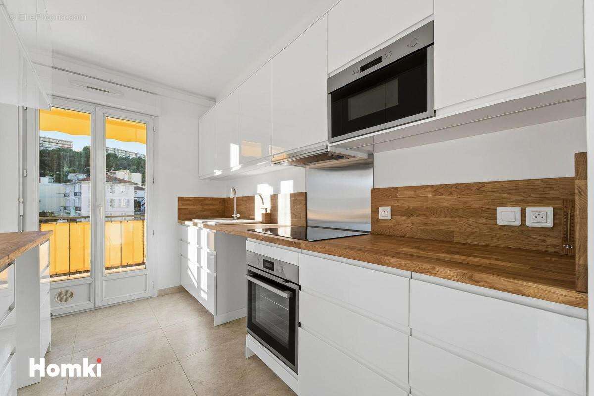 Appartement à SAINT-LAURENT-DU-VAR