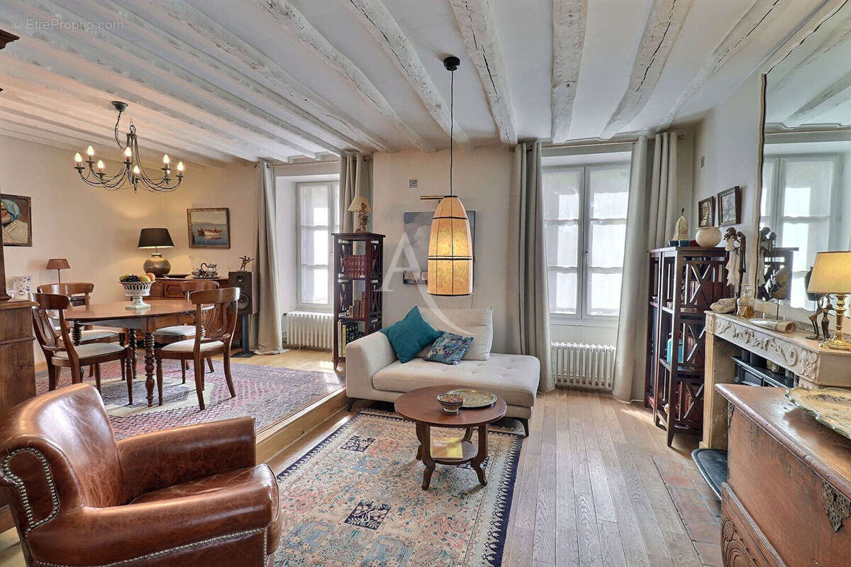Maison à LE MESNIL-LE-ROI
