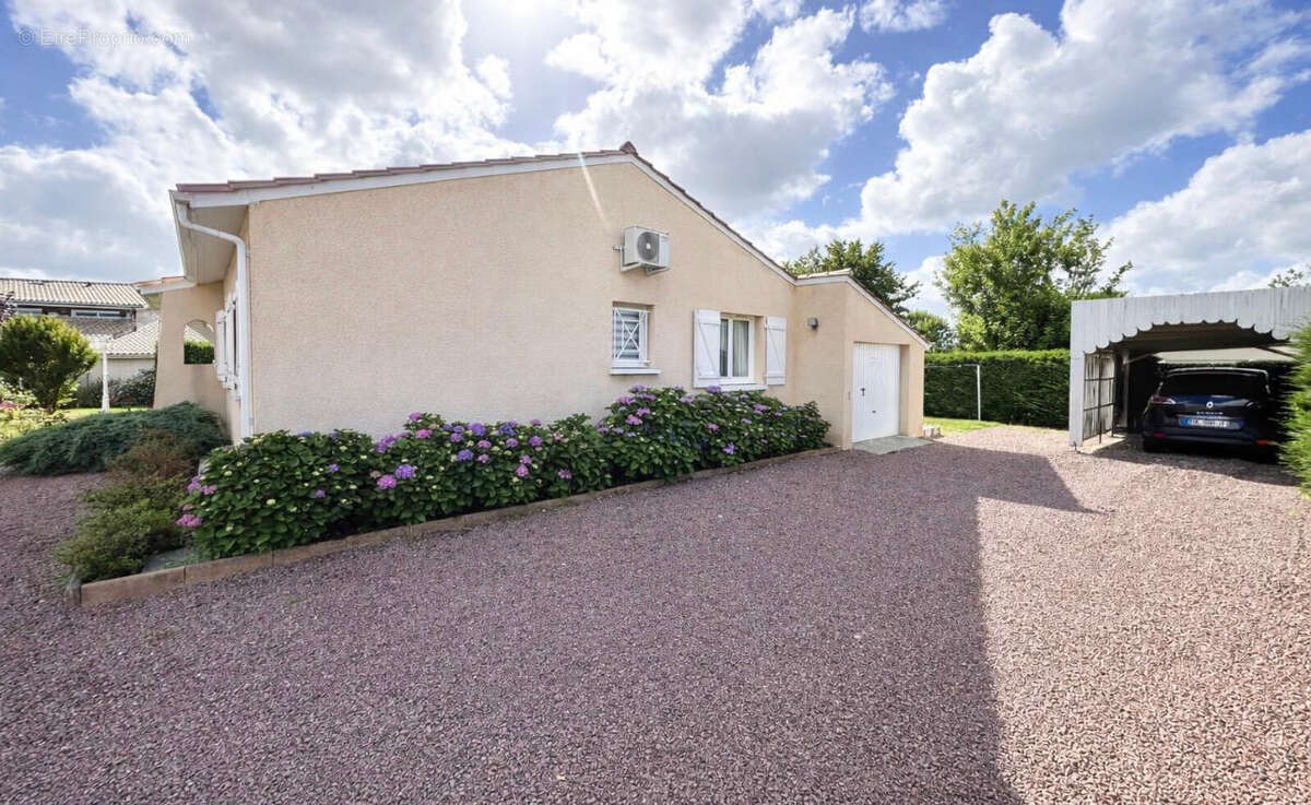 Tout proche de Saint-André de Cubzac à Marsas - Maison contemporaine  soigneusement entretenue 5 pièce(s)  96 m² habitables sur  - photo 14
