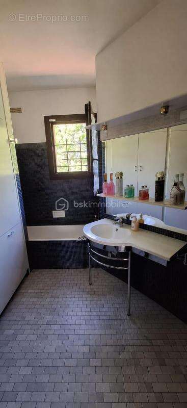 À vendre – Villa rénovée à Saint-Ouen - photo 18