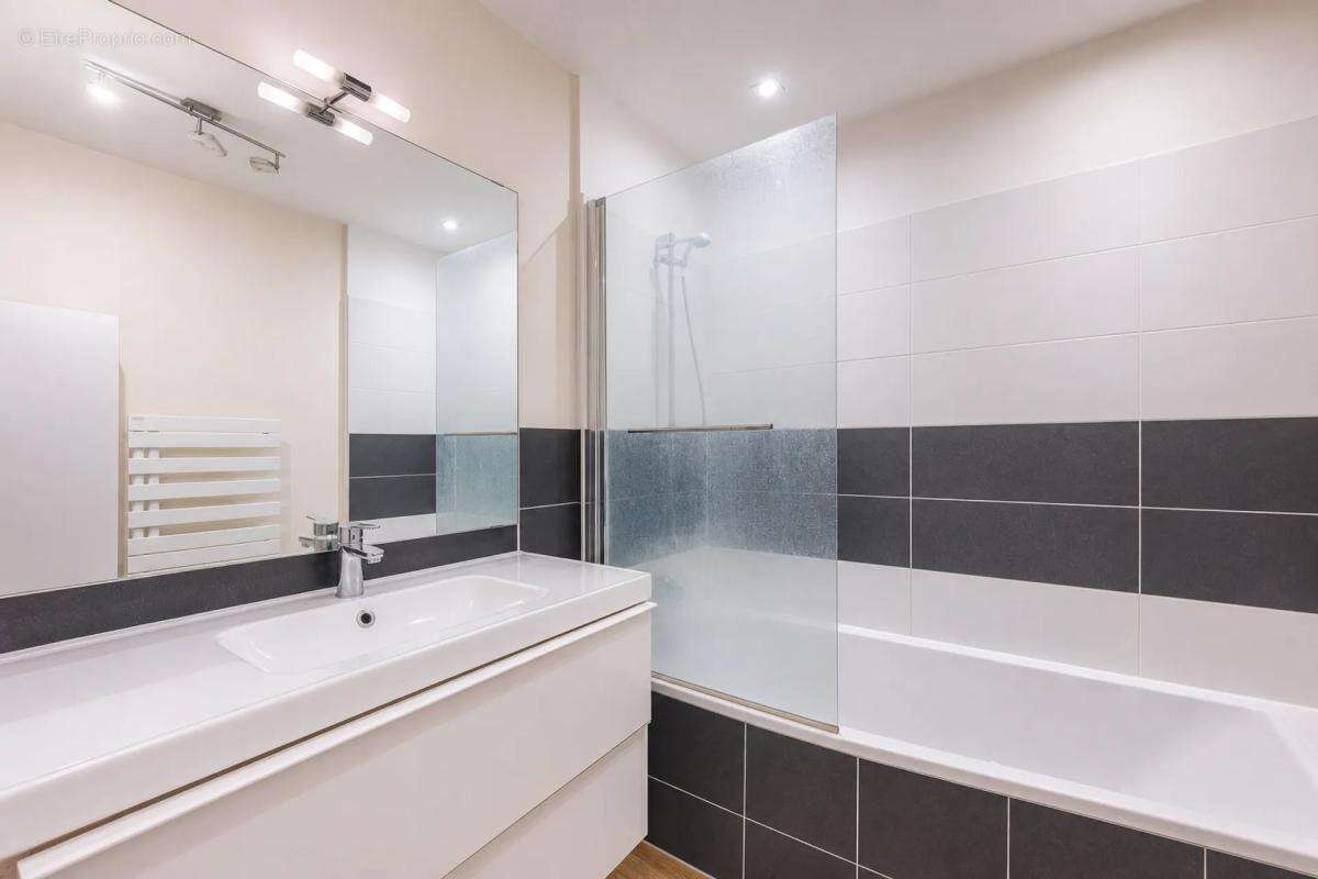Appartement 75m² avec terrasse  loué jusqu'en 2028 - photo 4