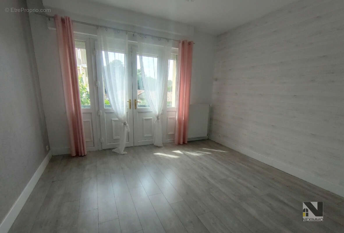 Maison à CHALUS