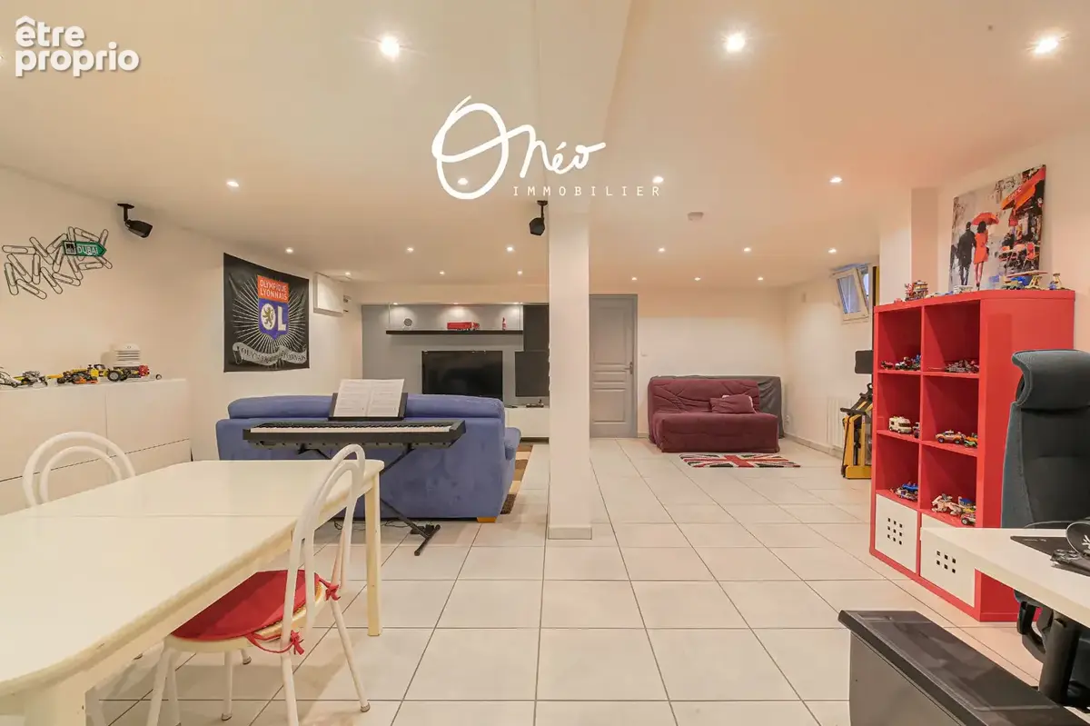 Mions - Maison 6 pièces de 171 m2 sur 851 m2 de parcelle avec piscine - photo 23