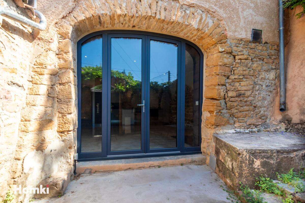 Appartement à COLLONGES-AU-MONT-D'OR