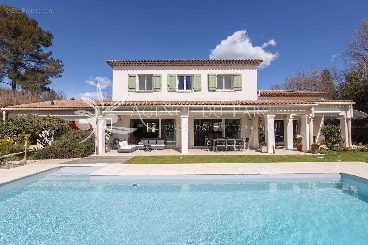 Maison à ROQUEFORT-LES-PINS